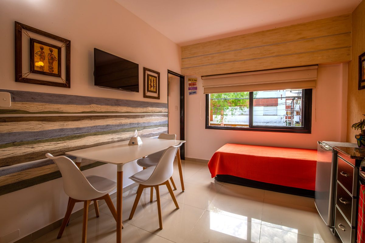 Departamento triple: estar y comedor